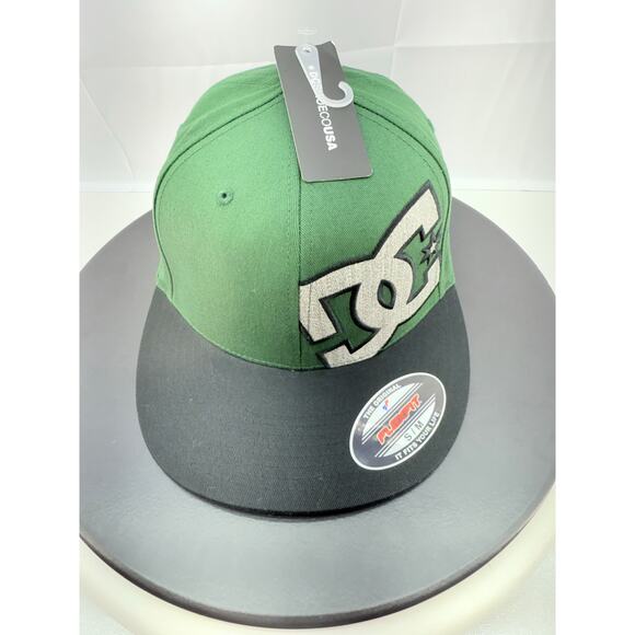 DC SHOES Sports Skate Apparel Green Black Gray Hammering Flex-Fit S/M Hat NEW - Picture 2 of 8